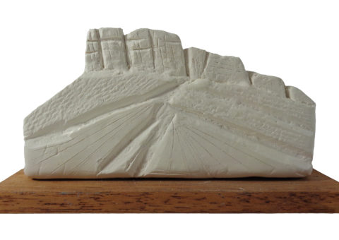 Bismantova bianca - scultura su dash 17x9x5,5 cm